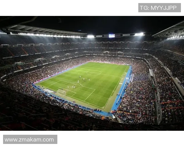 足球明星风采尽显魅力，精彩瞬间壁纸呈现球场英雄气概